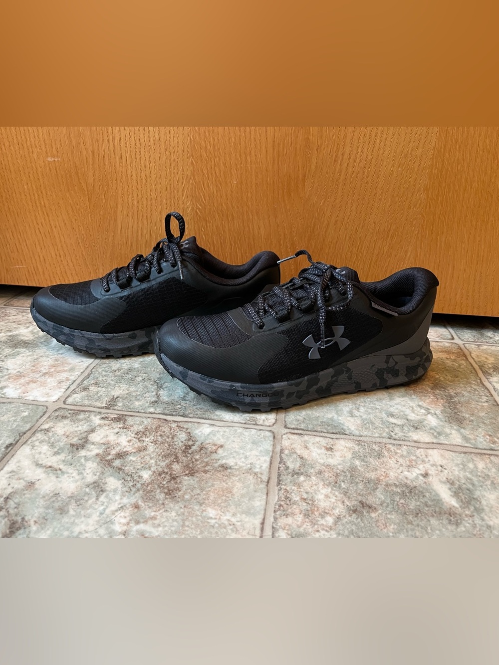 Under Armour Men’s Black Athletic Trainers with Gray Camo Midsole